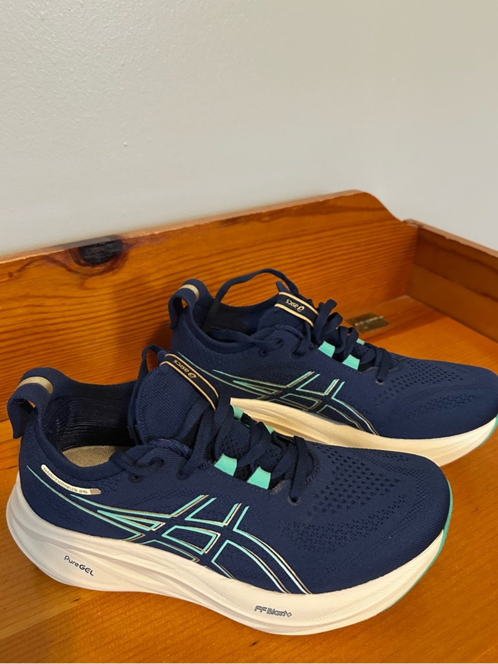 ASICS Gel-Nimbus 26 Sneaker, Women’s 7.5, Worn once